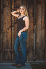 Fototapeta premium Junge blonde Frau