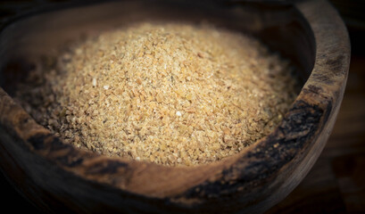 Dinkel Triticum aestivum auf Olivenholz