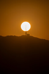 広島市、絵下山に昇る日の出