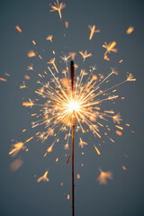 Obraz premium Sparkler Explosion with Bright Sparks Plain Background