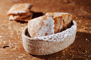 mostaccioli arranged inside a woven basket