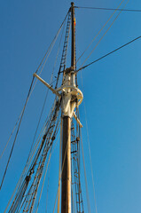 Fototapeta premium Sailing ship mast and rigging in Barcelona port