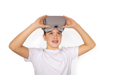 Naklejka premium Teen boy raising vr headset looking up