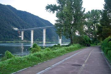 Obraz premium Riverside Path and High Viaduct