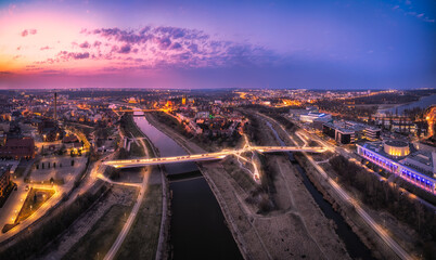 Kładki Berdychowskie łączące dwa brzegi rzeki Warta w Poznaniu