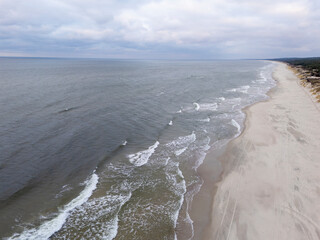 Plaża, nadmorski krajobraz widziany z drona. Polska.