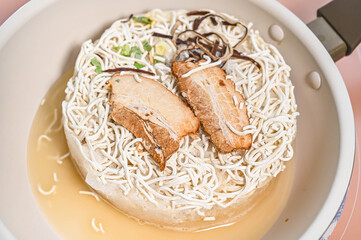 鍋で温める冷凍ラーメン