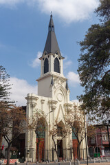 Parroquia San Saturnino, plaza Yungay