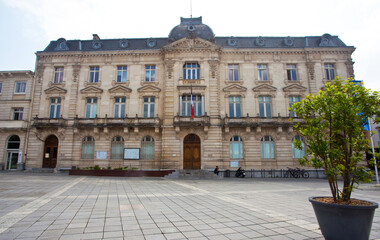 Zabytkowy ratusz, Mont-de-Marsan, w regionie Nowa Akwitania, w departamencie Landy, Francja, Historic town hall, Mont-de-Marsan, in the Nouvelle-Aquitaine region, Landes, France © 123108 Aneta