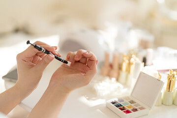 Apply smear Pat Glue to fingernails