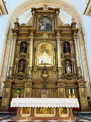 Obraz premium Main altarpiece of San Jose Church with statues, gold details and crucifix