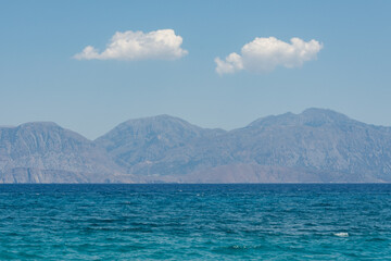 Fototapeta premium Paysage montagneux de Crète et de la mer