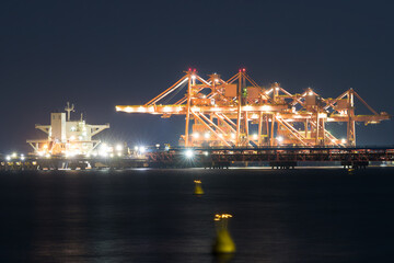 海沿いの工場夜景（大分県大分市）