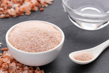 Salt crystals for mixing with water - Fine and coarse Himalayan pink salt in the bowl and spoon