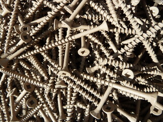 close-up of metal screws for wood construction - gros plan sur des vis métalliques pour construction bois