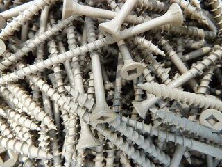 close up of metal screws - gros plan sur des vis m&eacute;talliques