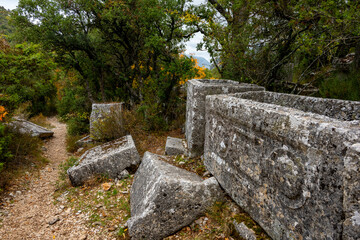  Termessos (Greek &Tau;&epsilon;&rho;&mu;&eta;&sigma;&sigma;ό&sigmaf; Termēss&oacute;s), also known as Termessos Major (&Tau;&epsilon;&rho;&mu;&eta;&sigma;&sigma;ό&sigmaf; ἡ &mu;&epsilon;ί&zeta;&omega;&nu;), was a Pisidian city built at an altitude of about 1000 metres at the south-west side of Solymos Mountain