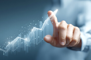 上昇する成長グラフに触れる日本人ビジネスパーソンの手元