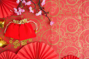 Obraz premium Chinese New Year celebration with red envelopes and gold ingots on decorative background