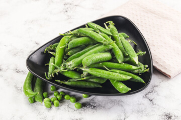 Sweet young green peas heap