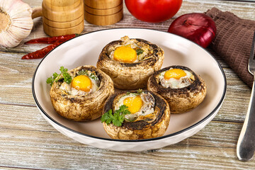 Baked champignon with quail egg