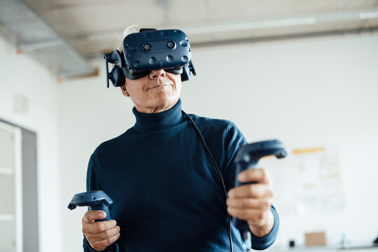 Engineer using virtual reality technology in a laboratory setting