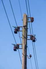 Alter Telegrafenmast aus Holz, Deutschland