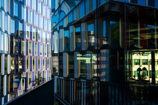 Minimalism and symmetry reinforcing a modern architecture facade, with sharp structure, geometry and reflection integrated into a clean urban design and defined architectural detail