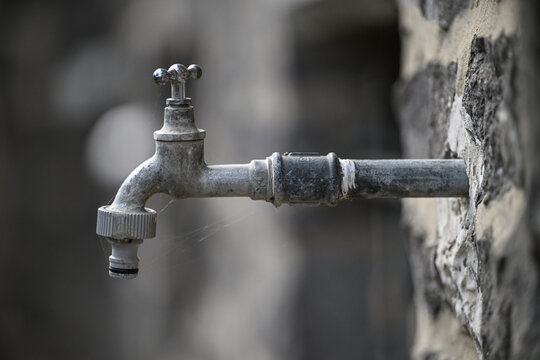 robinet jardin secheresse eau 