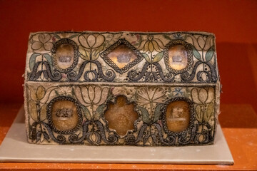 portable hunting, 17th century, satin embroidered with silk, cathedral of Our Lady of Saint-Bertrand de Comminges, Haute-Garonne, Midi-Pyrénées region, France