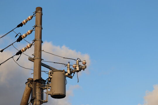 電柱に付いている柱上変圧器