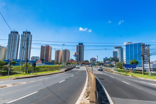  A modernidade do Campolim encontra o fluxo da Raposo Tavares. Sorocaba- SP
