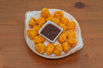 Spicy chicken nuggets with cayenne pepper in the batter, accompanied by blue cheese sauce to balance the heat