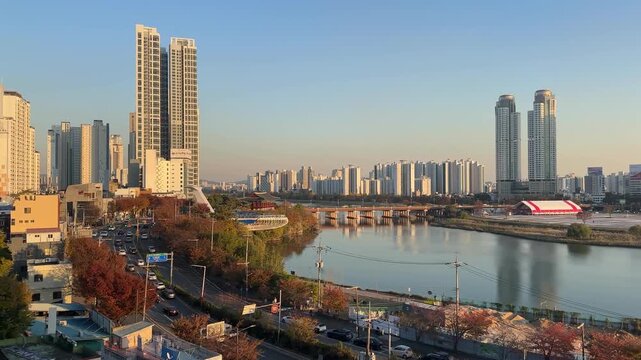 스카이라인에서의 노을