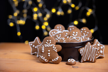 Biscuits de pain d'épice , négative space à gauche, intérieur, horizontal