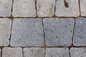 Minimalistyczny detal miejskiej architektury przedstawiający brukowaną nawierzchnię i geometryczne linie. Uniwersalne tło do projekt&oacute;w designerskich i nowoczesnych kompozycji.