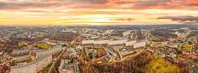 Miasto Jastrzębie-Zdrój na Śląsku w Polsce. Panorama z lotu ptaka jesienią.