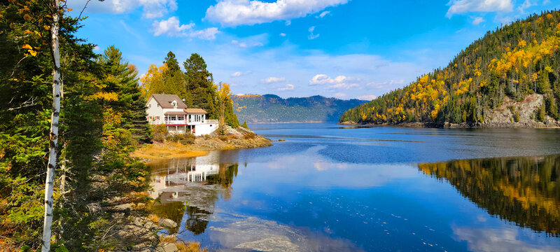 Rivi&egrave;re Petit Saguenay vue de la rue du quai au Qu&eacute;bec, Canada