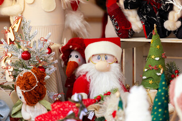 Obraz premium Christmas market stall selling festive decorations in Empoli, Italy