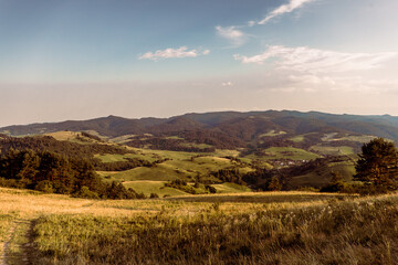 Obraz premium Summer landscapes of the Pieniny mountains with distant Tatra views, golden hour hiking scenery
