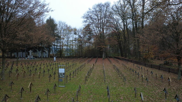 WW 2 Soldatenfriedhof im Herbst