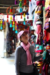 Obraz premium Young Woman Shopping for Handicrafts in Cusco