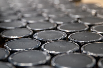 Sealed black product lids