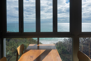 Beautiful oceanfront view from a large window en Adelaide, Australia.