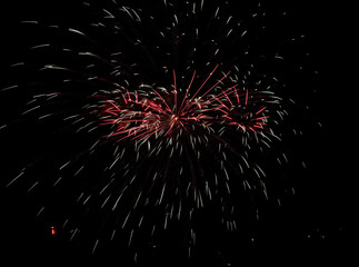 Feu d'artifice dans le port Hercule en Principaut&eacute; de Monaco &agrave; l'occasion de la f&ecirc;te nationale