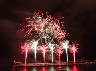 Feu d'artifice dans le port Hercule en Principaut&eacute; de Monaco &agrave; l'occasion de la f&ecirc;te nationale