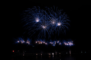 Feu d'artifice dans le port Hercule en Principaut&eacute; de Monaco &agrave; l'occasion de la f&ecirc;te nationale