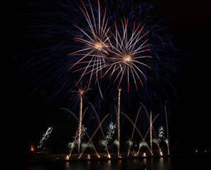 Feu d'artifice dans le port Hercule en Principaut&eacute; de Monaco &agrave; l'occasion de la f&ecirc;te nationale