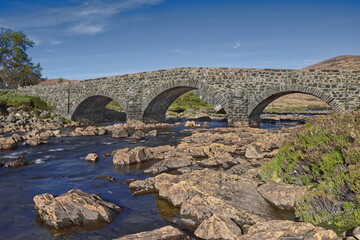Sligachan Old Bridge, three-span rubble footbridge from 1810-18 over the homonymous river flowing from the Black Cuillin Mountains. Skye-Scotland-084