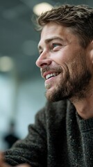 Obraz premium young confident start-up manager talking